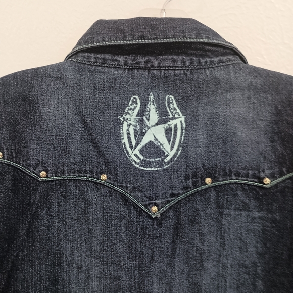 Wrangler Denim Embroidered Western Shirt - Picture 6 of 8